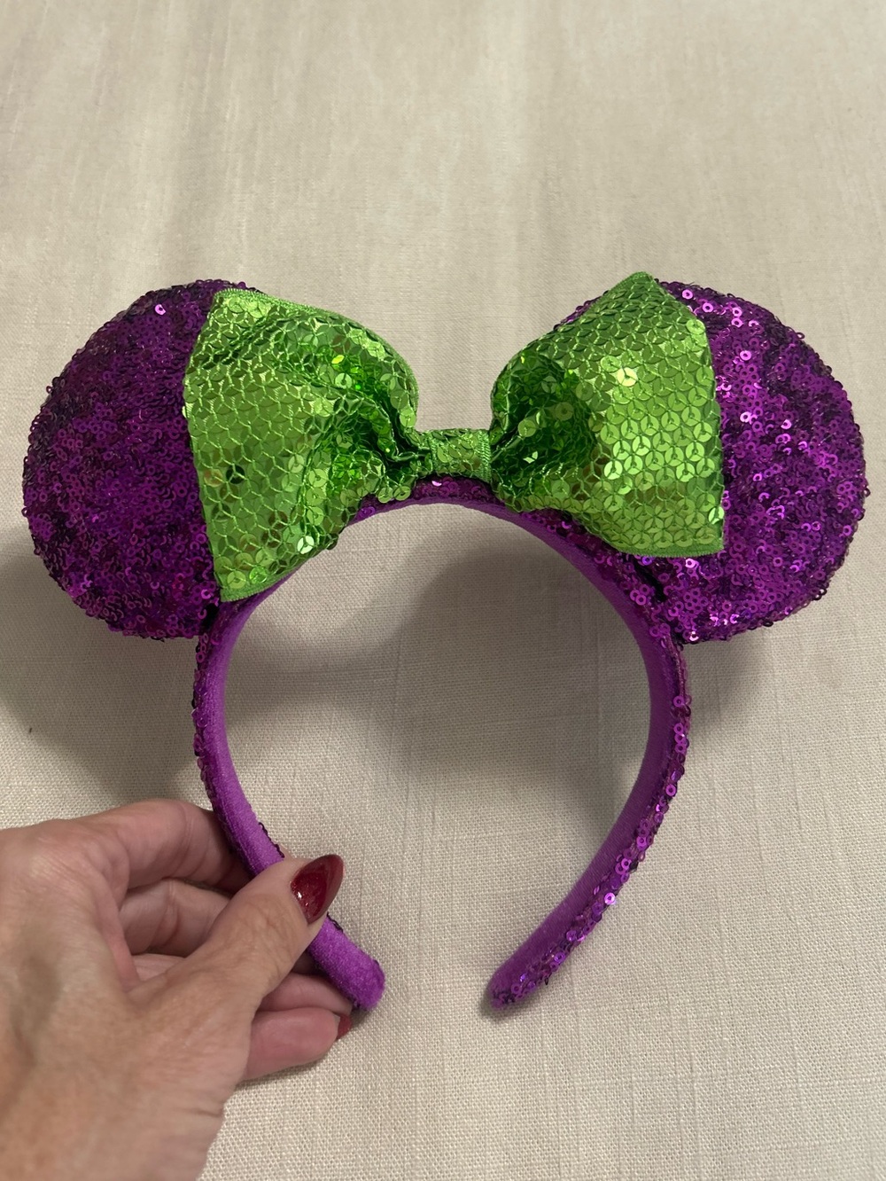 Disney Parks Minnie
Mouse Ears Headband
Halloween Purple & Green Sequins Bow